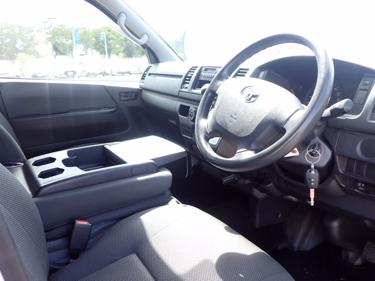 TOYOTA REGIUS ACE