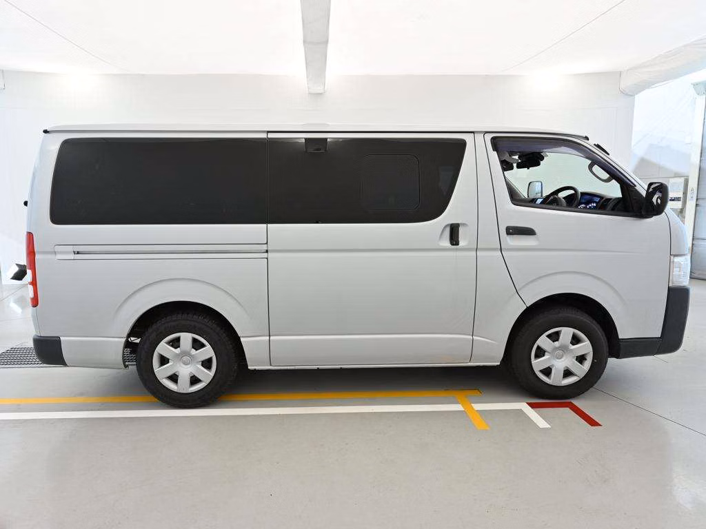 TOYOTA REGIUS ACE