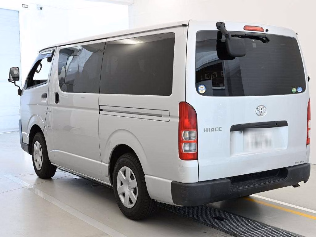 TOYOTA REGIUS ACE