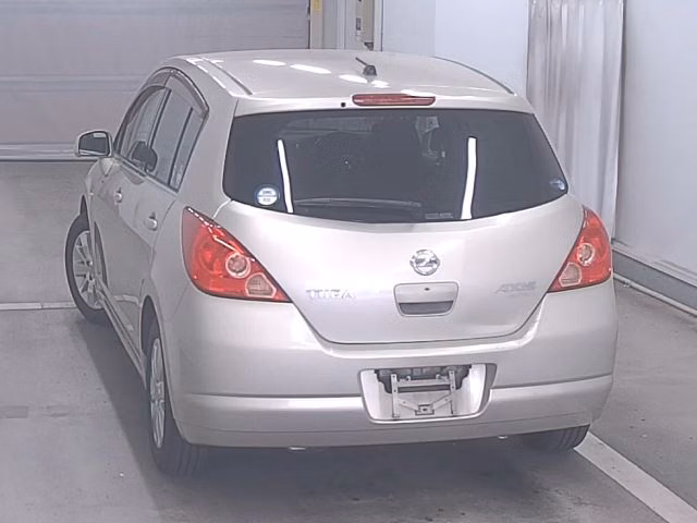 NISSAN TIIDA