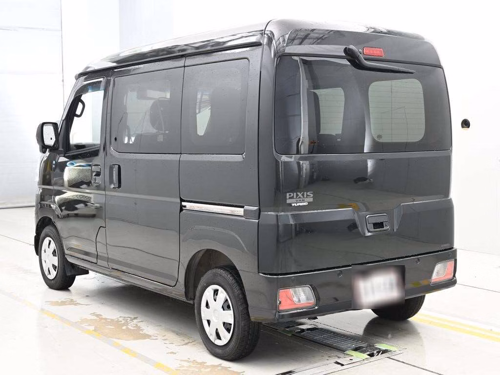 TOYOTA PIXIS VAN