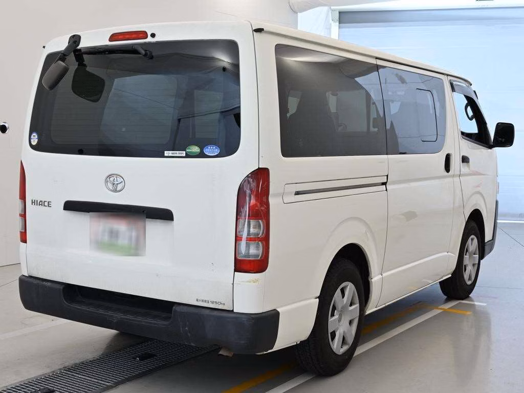 TOYOTA REGIUS ACE
