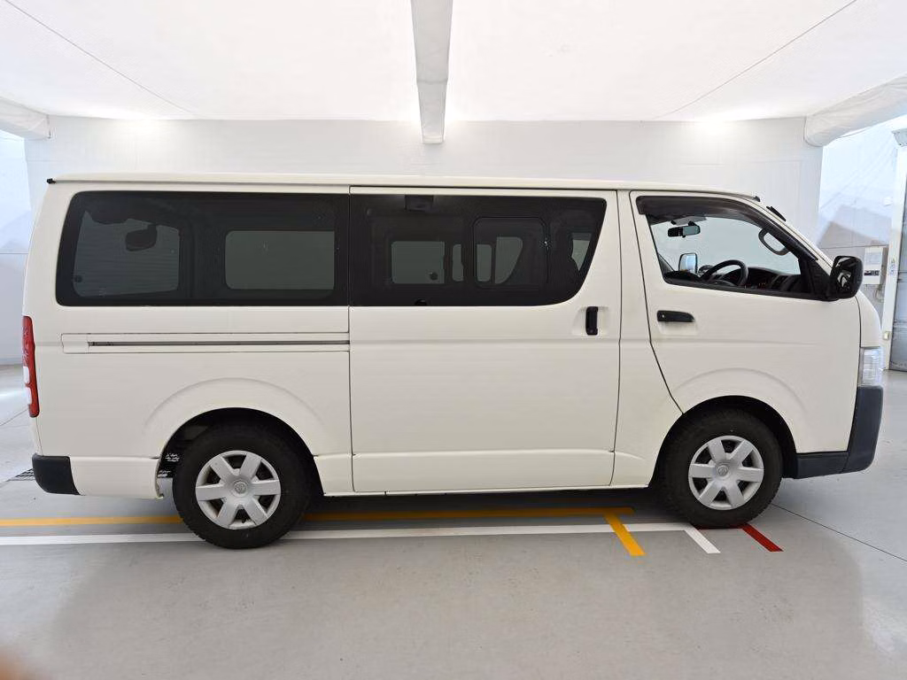 TOYOTA REGIUS ACE