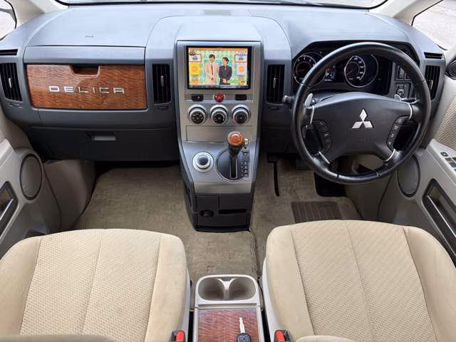 MITSUBISHI DELICA D:5