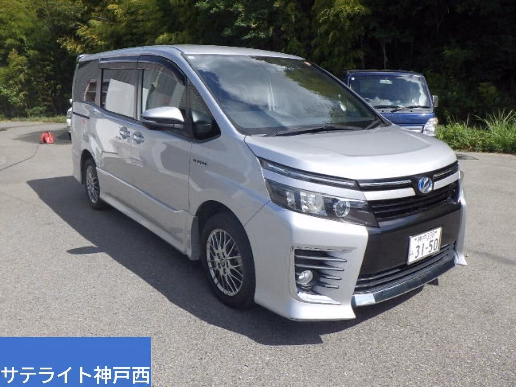 TOYOTA VOXY
