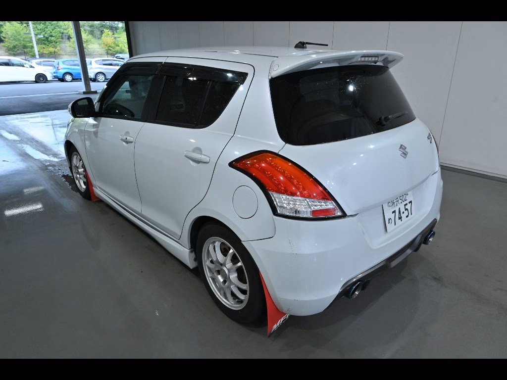 SUZUKI SWIFT