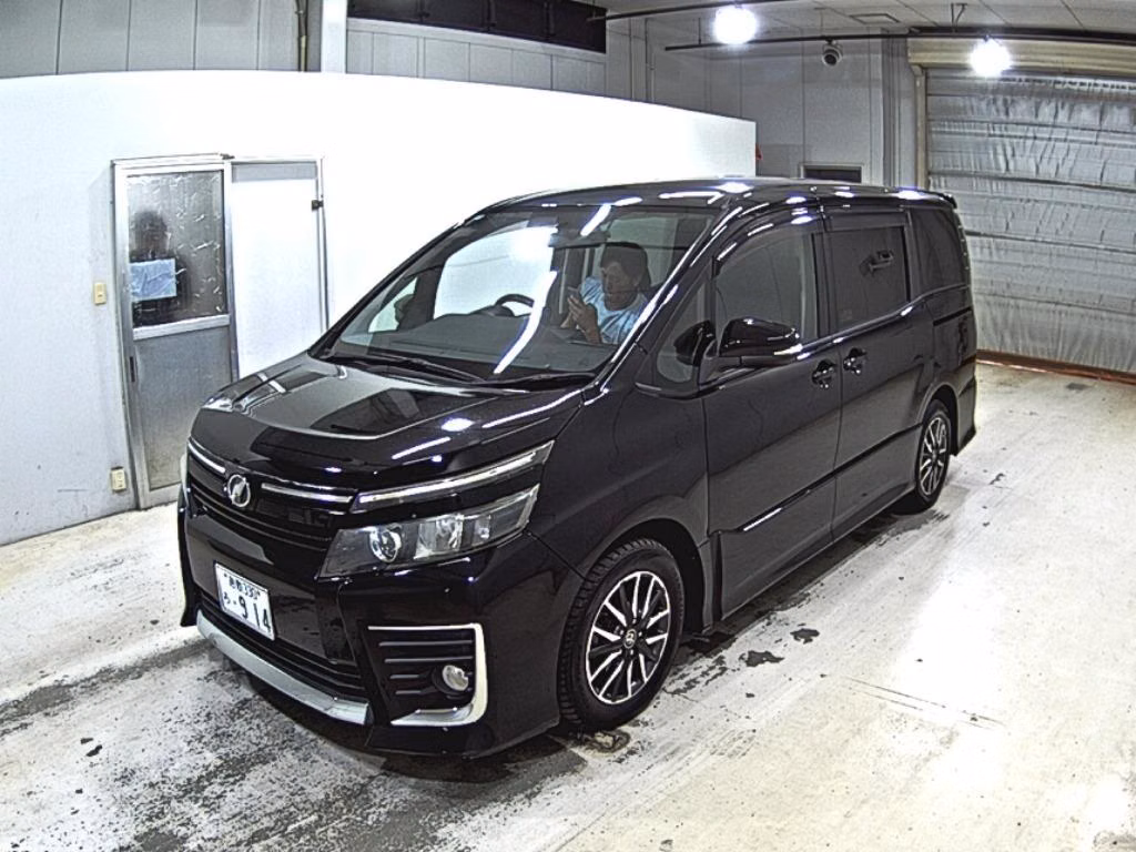 TOYOTA VOXY