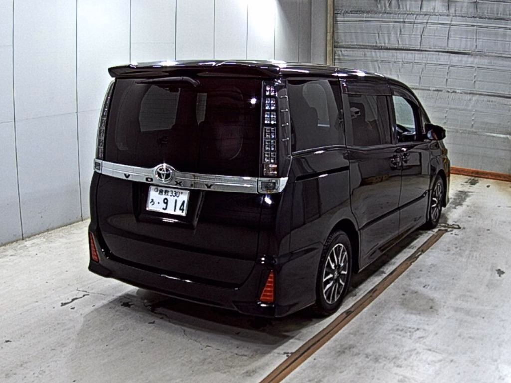TOYOTA VOXY