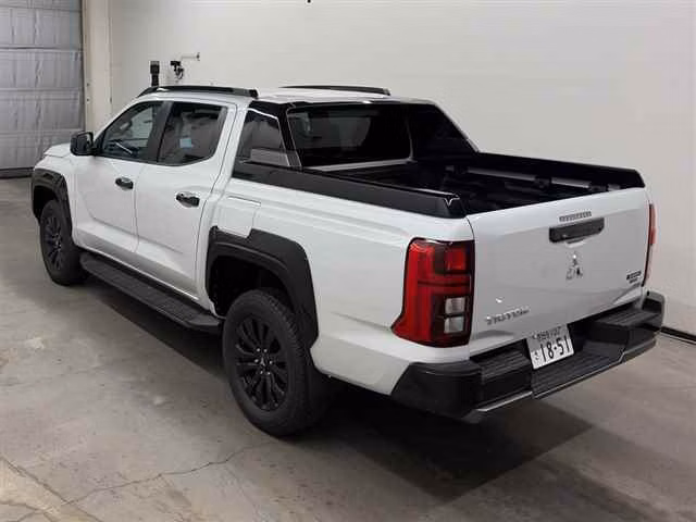 MITSUBISHI TRITON