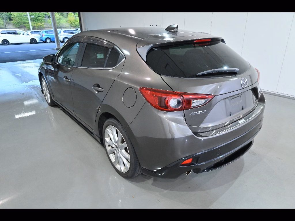MAZDA AXELA