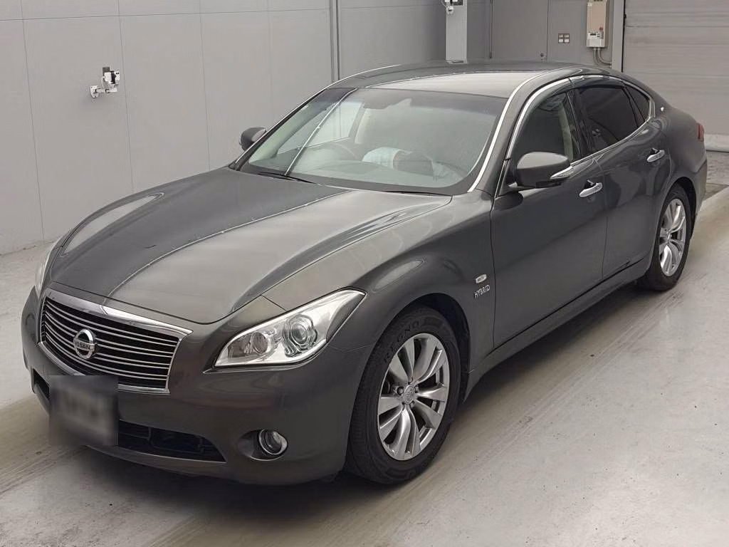 NISSAN FUGA