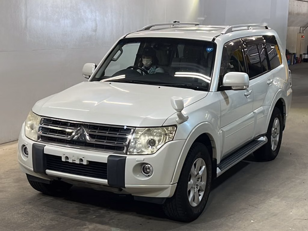 MITSUBISHI PAJERO