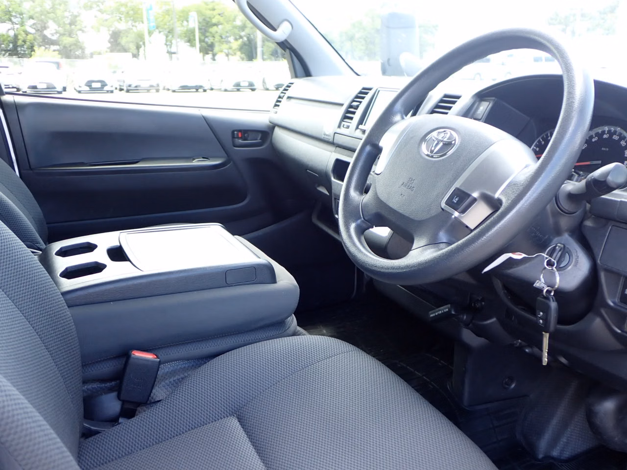 TOYOTA REGIUS ACE