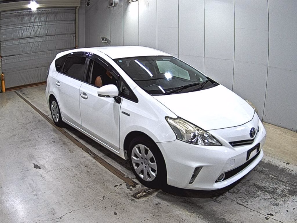 TOYOTA PRIUS ALPHA