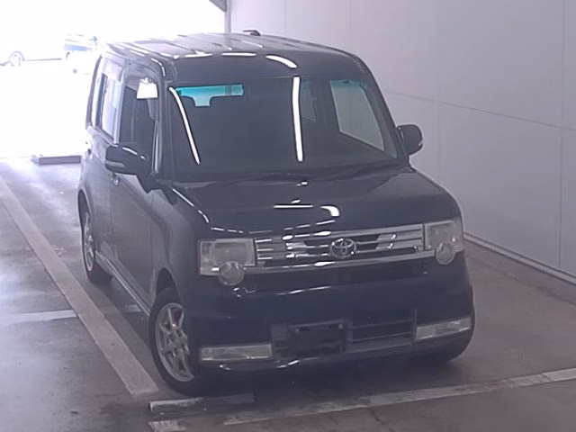 TOYOTA PIXIS SPACE