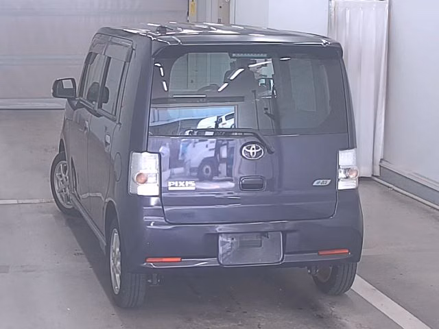 TOYOTA PIXIS SPACE