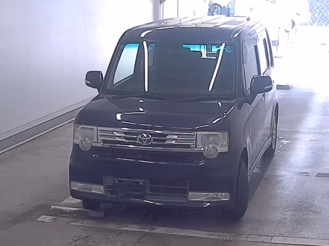 TOYOTA PIXIS SPACE
