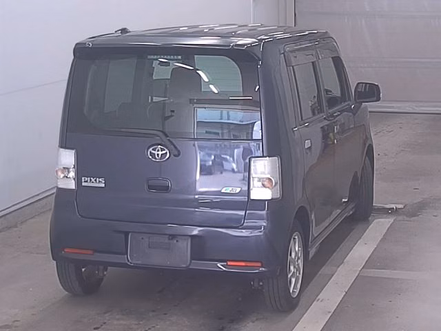 TOYOTA PIXIS SPACE