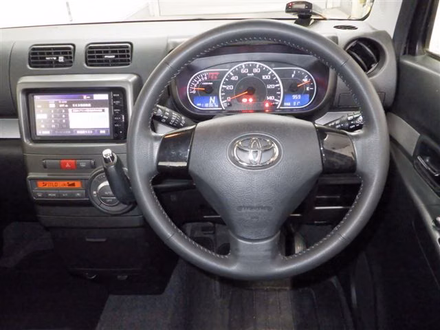 TOYOTA PIXIS SPACE