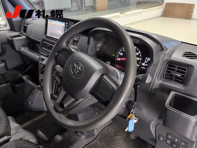 TOYOTA PIXIS VAN