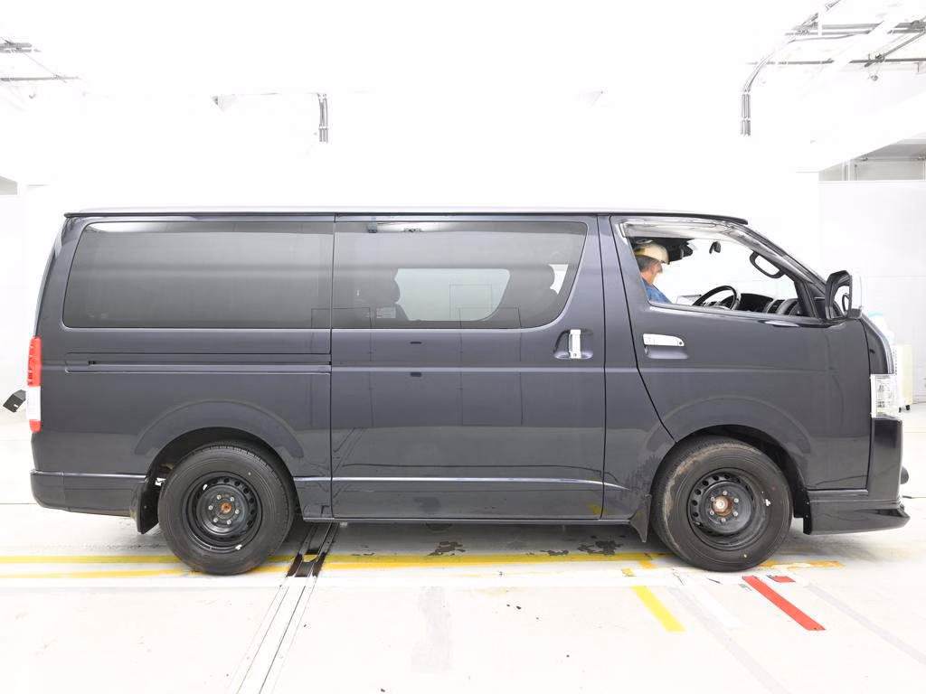 TOYOTA REGIUS ACE