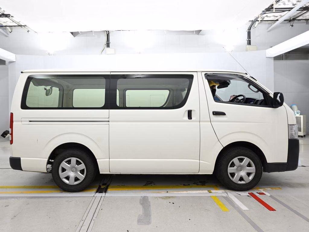 TOYOTA REGIUS ACE