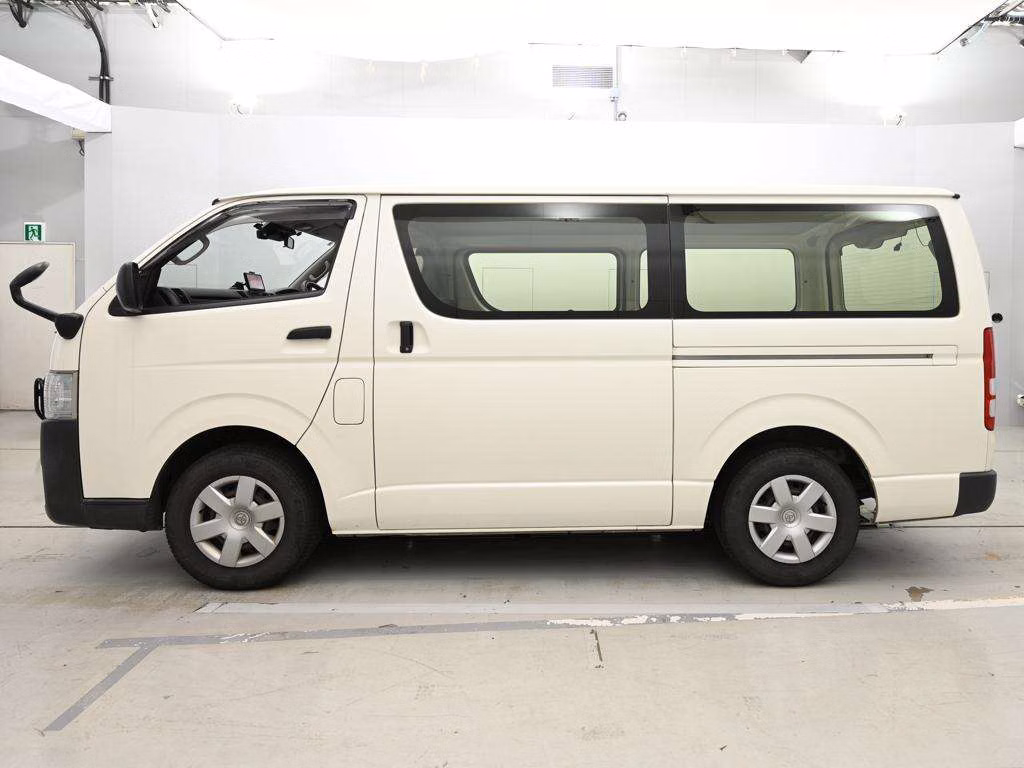 TOYOTA REGIUS ACE