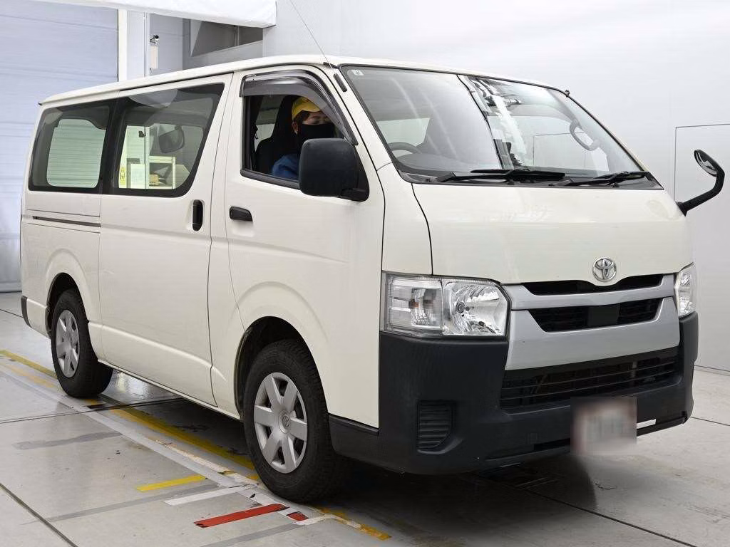 TOYOTA REGIUS ACE