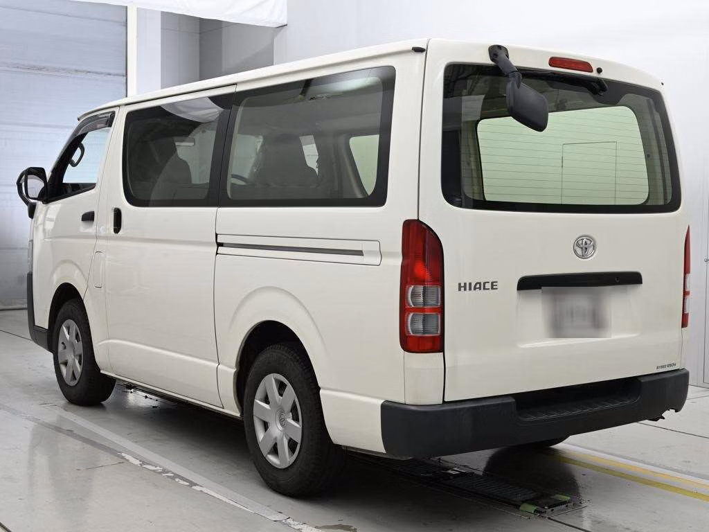 TOYOTA REGIUS ACE
