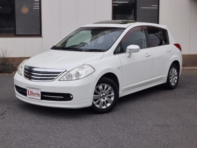 NISSAN TIIDA