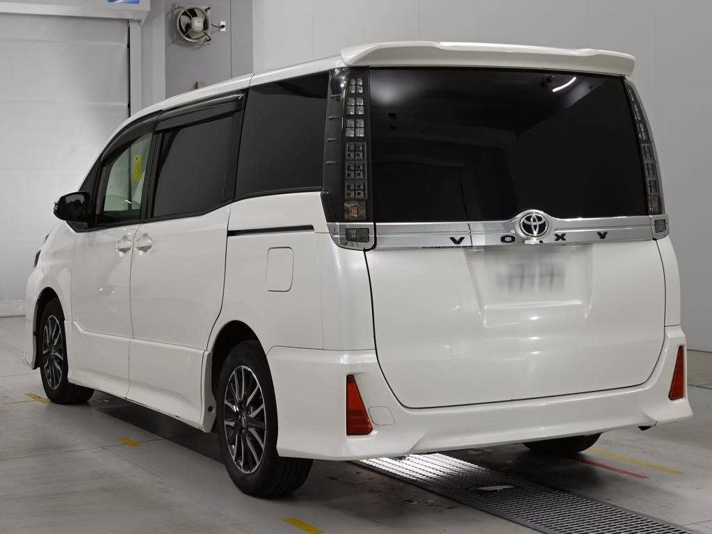 TOYOTA VOXY