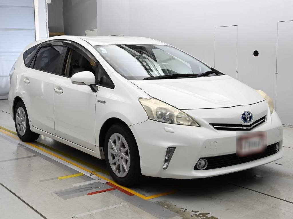 TOYOTA PRIUS ALPHA