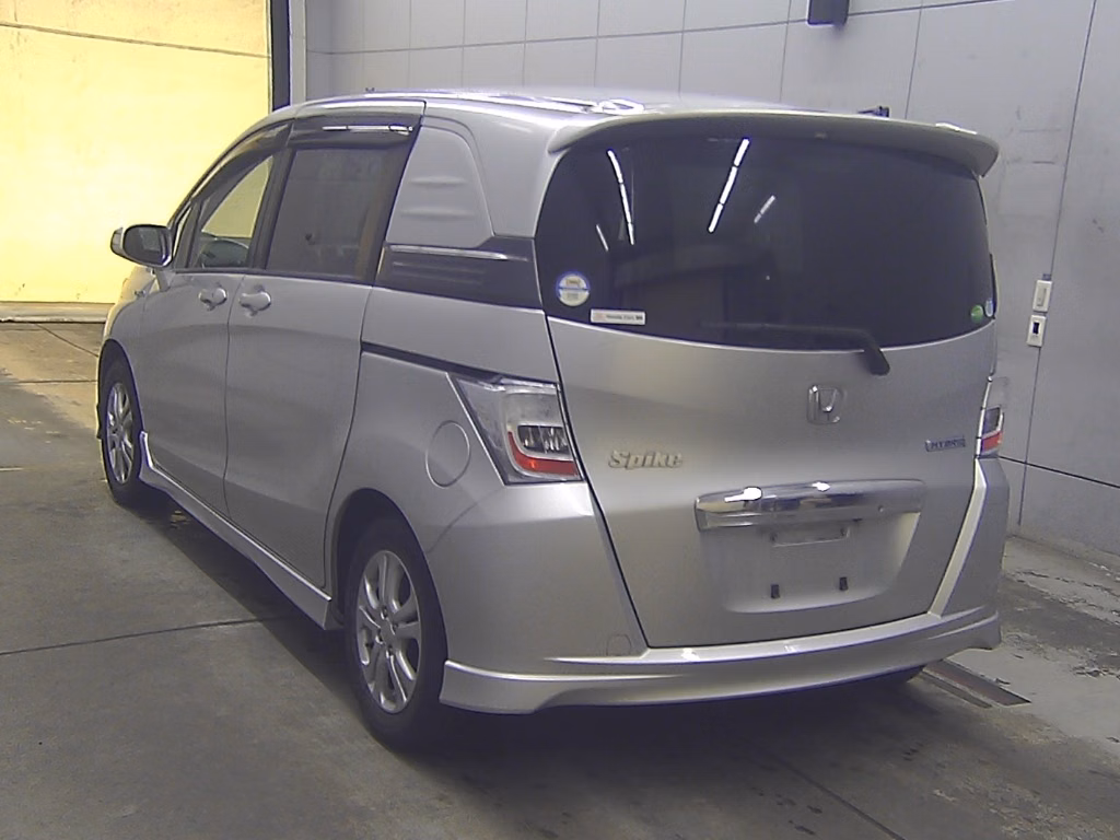 HONDA FREED SPIKE