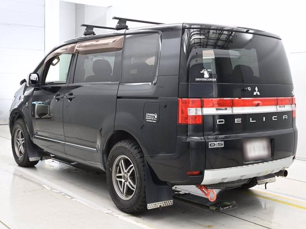 MITSUBISHI DELICA D:5