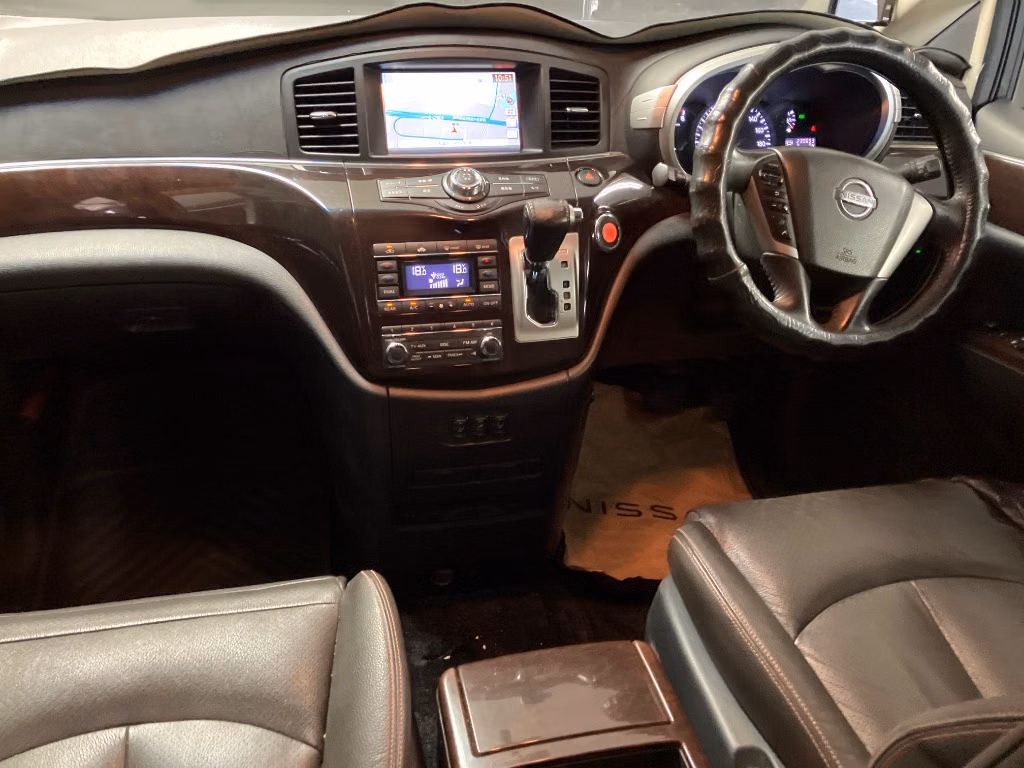 NISSAN ELGRAND