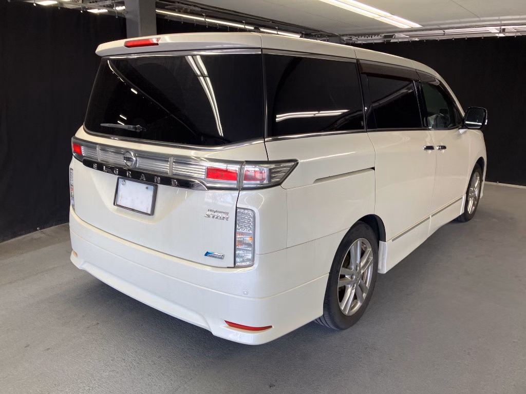 NISSAN ELGRAND
