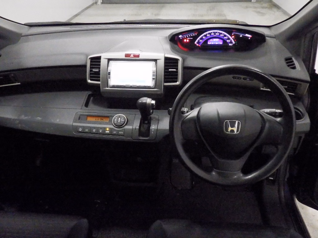 HONDA FREED SPIKE