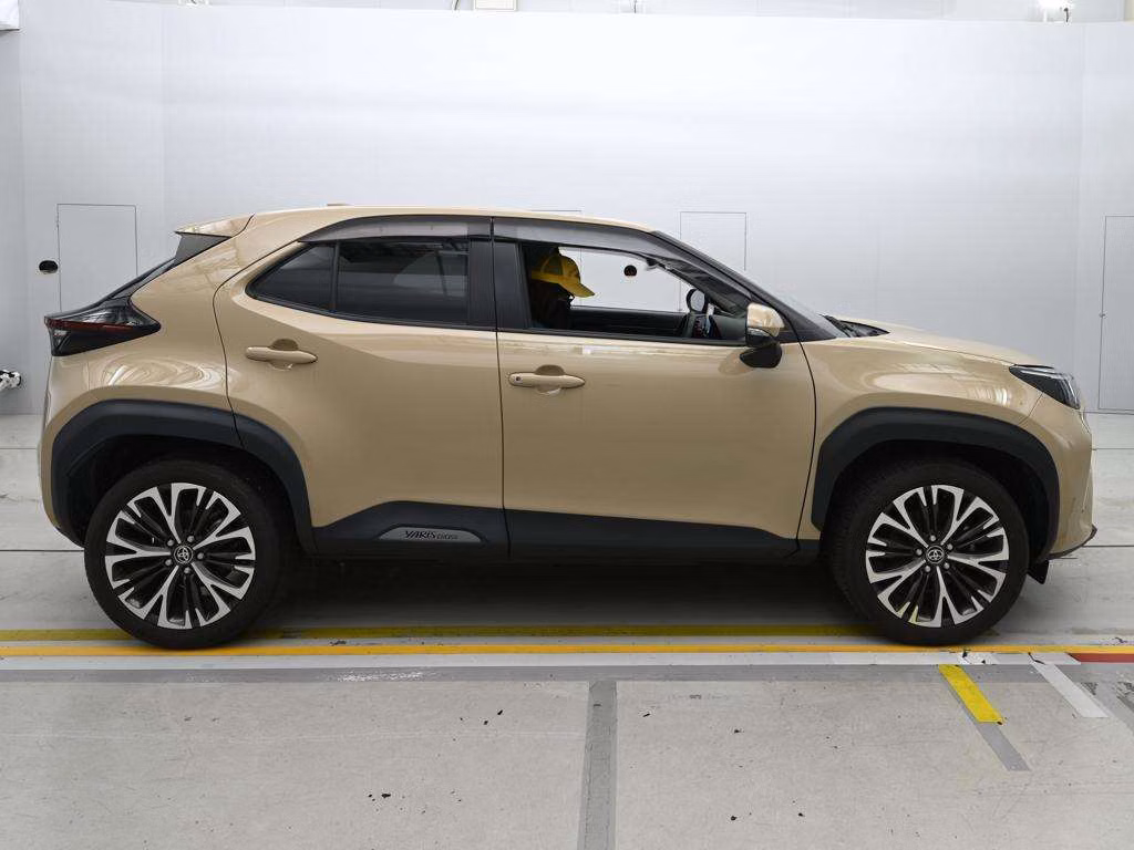 TOYOTA YARIS CROSS