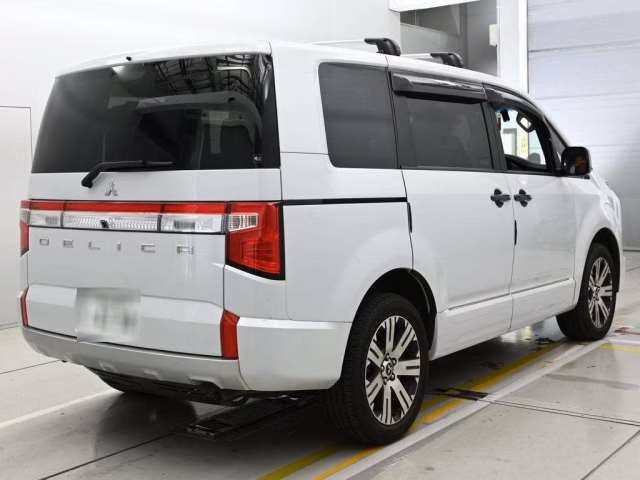 MITSUBISHI DELICA D:5