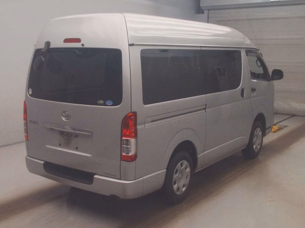 TOYOTA REGIUS ACE