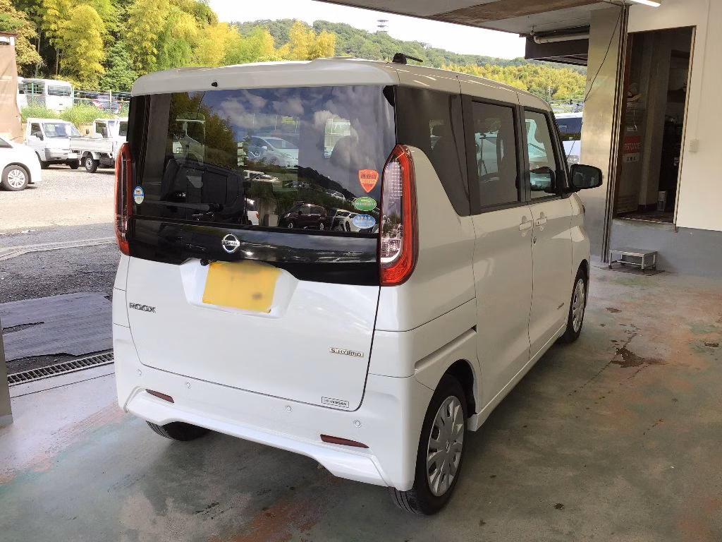 NISSAN ROOX