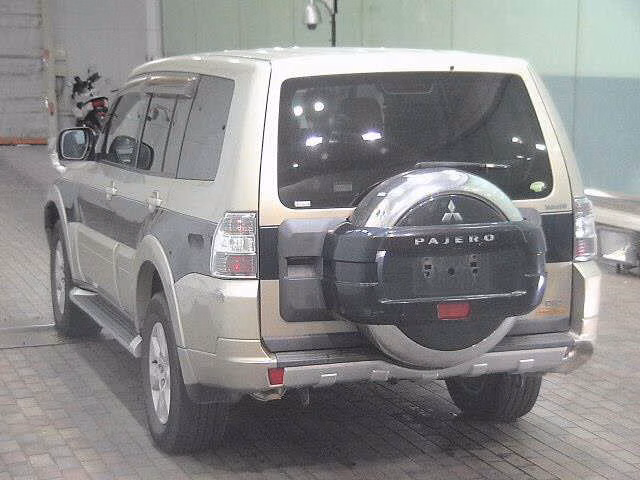 MITSUBISHI PAJERO