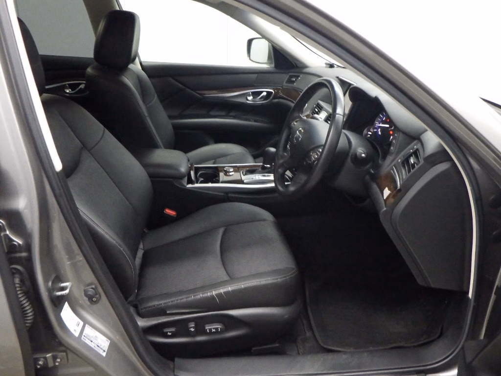 NISSAN FUGA