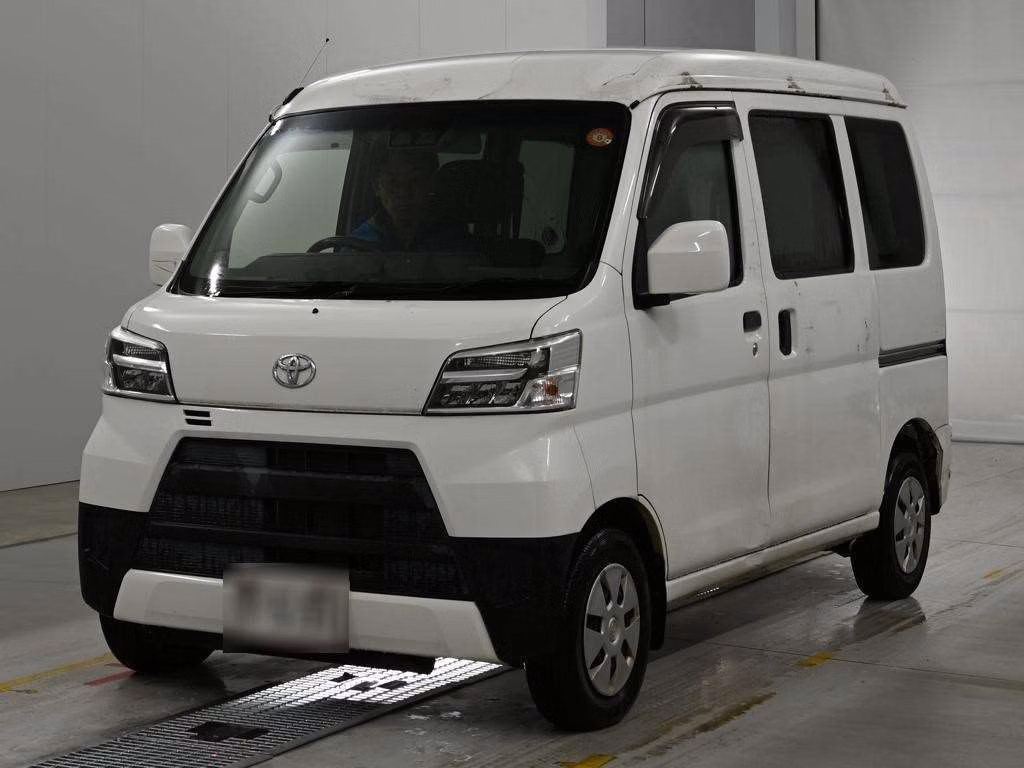 TOYOTA PIXIS VAN