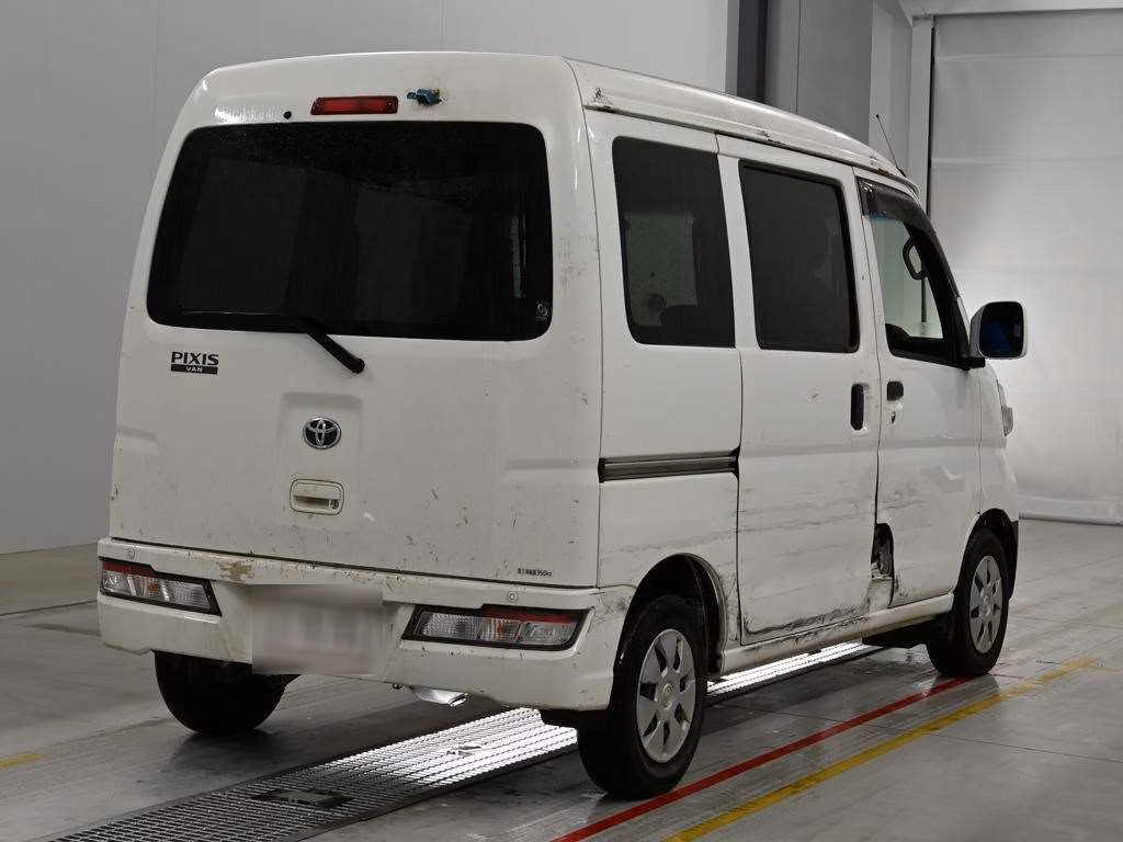 TOYOTA PIXIS VAN