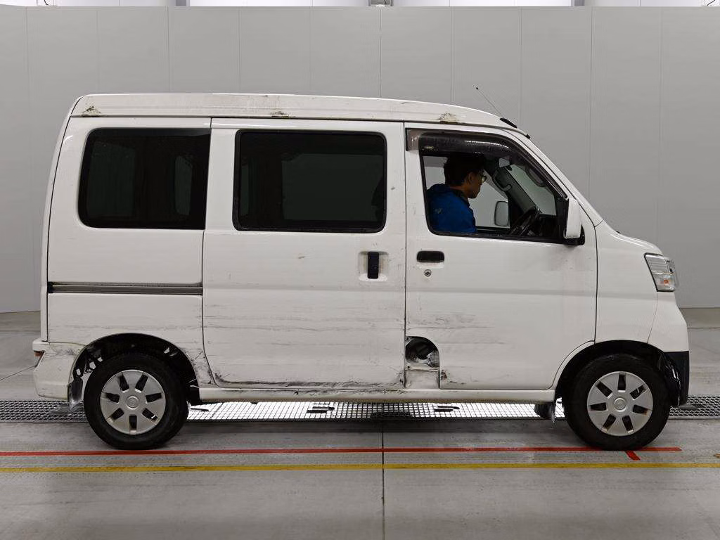 TOYOTA PIXIS VAN
