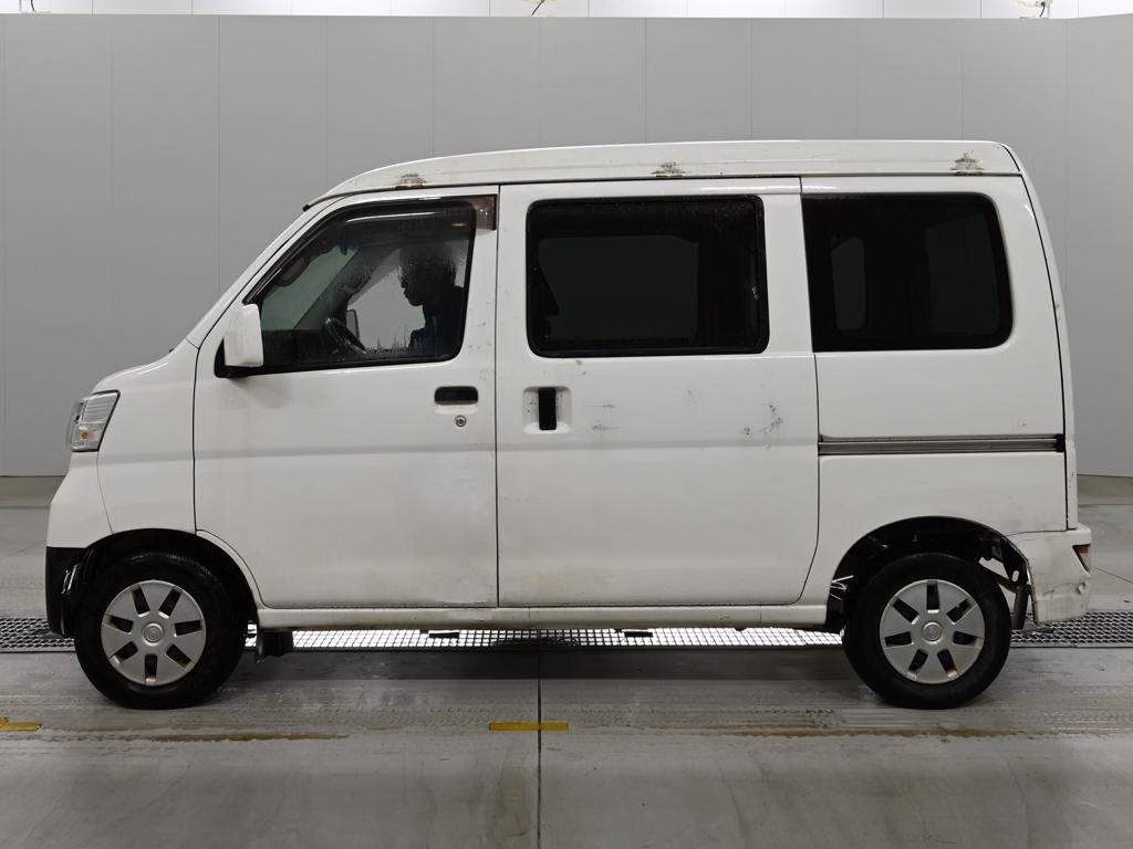 TOYOTA PIXIS VAN