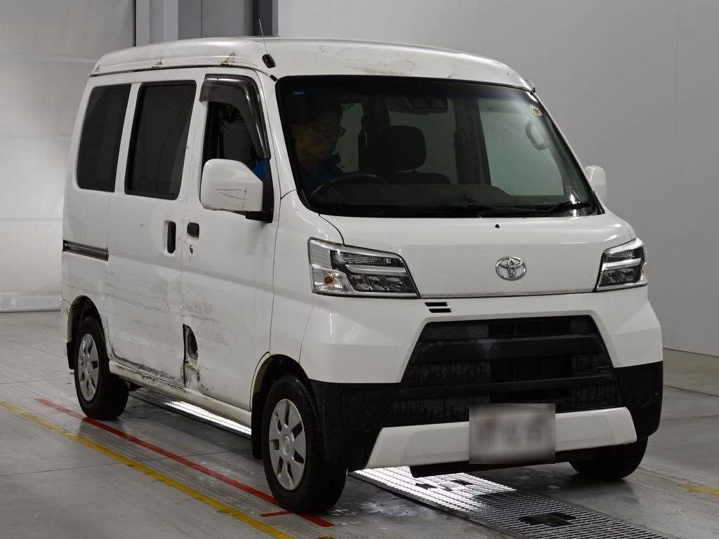 TOYOTA PIXIS VAN