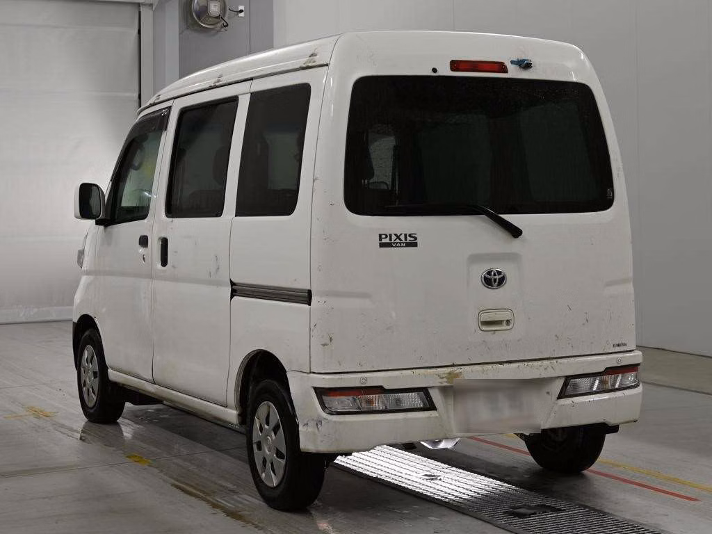 TOYOTA PIXIS VAN