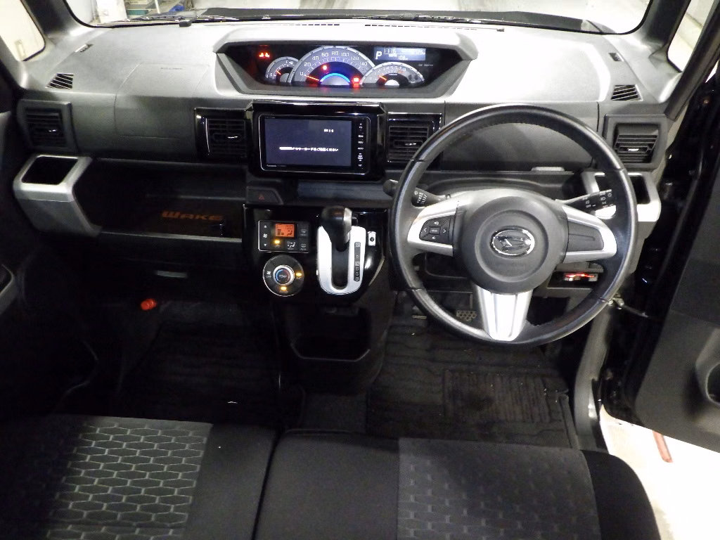 DAIHATSU WAKE